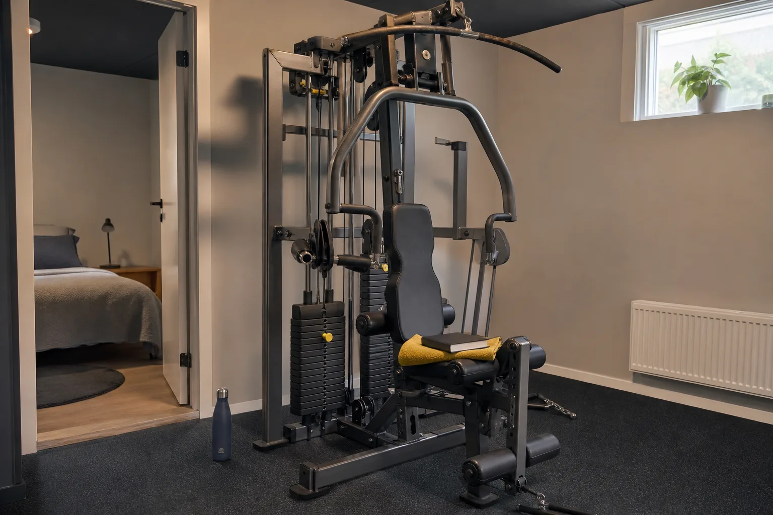 Träningsanteckningar vid ett multigym i ett hemmagym